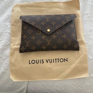 SOLD!!!!!!! Kirigami large pochette 💕